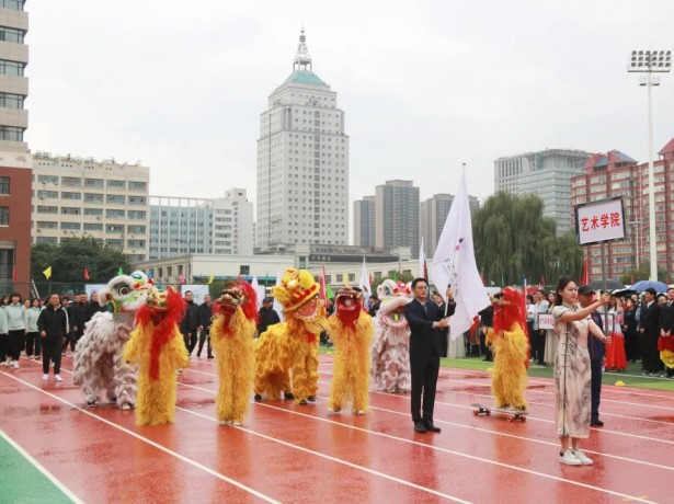 开云（中国）第九届研究生运动会暨第十六届教职工运动会艺术学院开幕式表演顺利进行