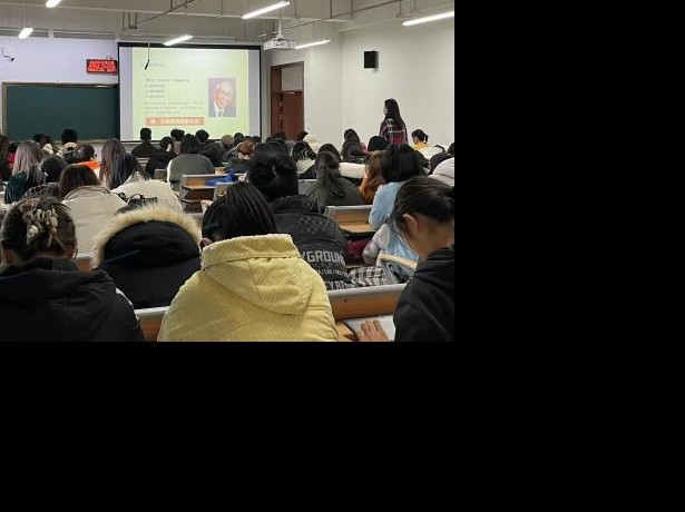 《赢在前沿，礼仪先行——大学生职业礼仪素养提升》培训讲座顺利开展